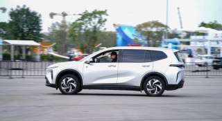 Xe điện VinFast Limo Green nhận giải 'Ô tô của năm phân khúc MPV phổ thông' tại Car Awards 2025